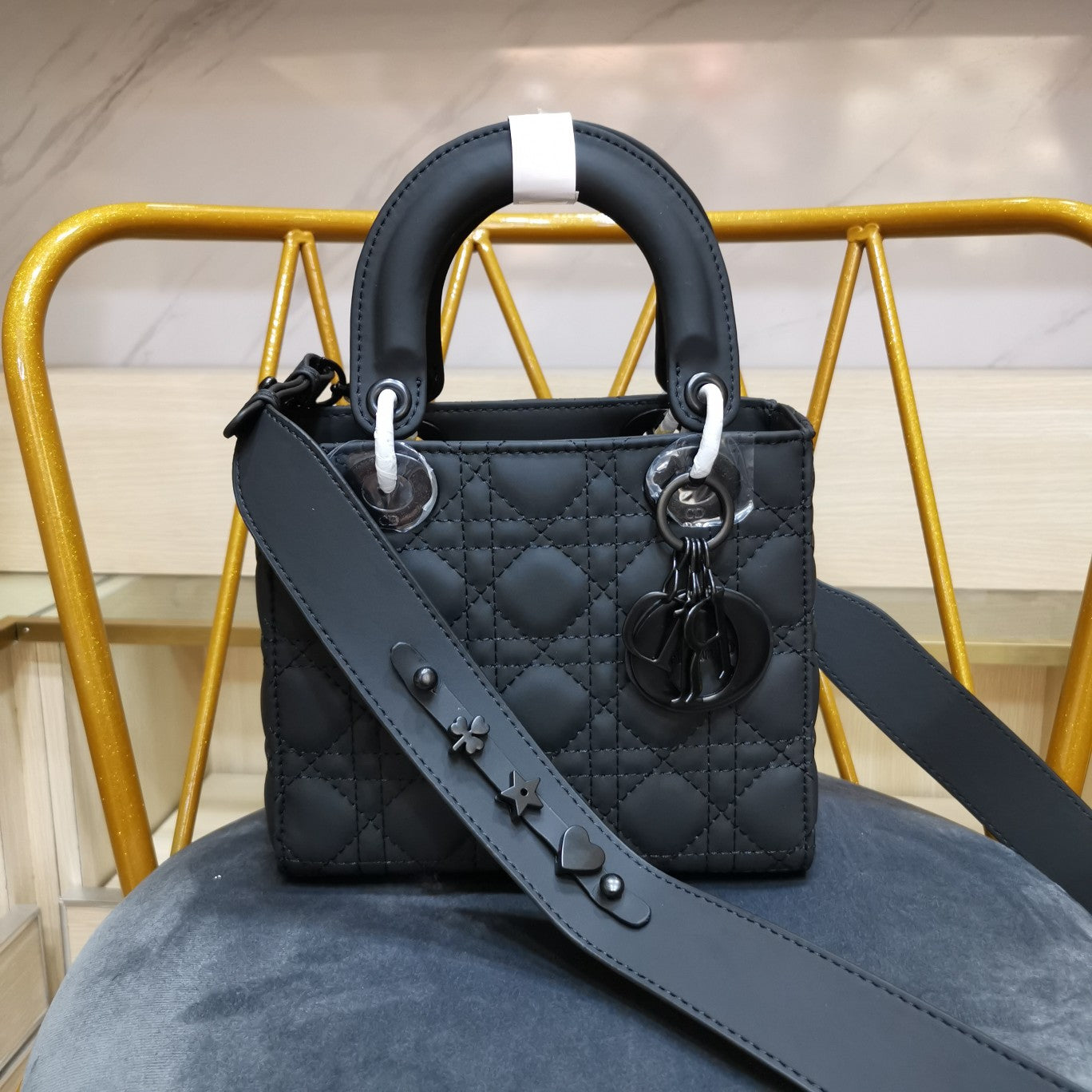D-Handbag